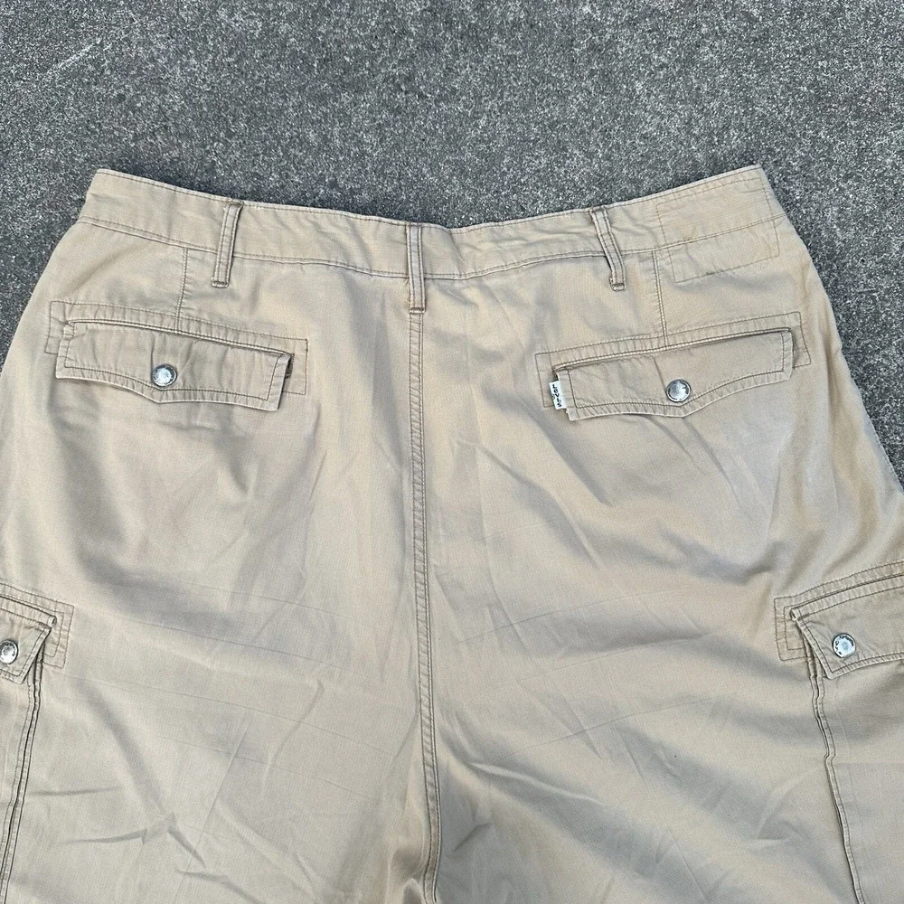 Levis Cargo Shorts Khaki Tan 6 Pocket Mens Size 42‎ x 11 Gorpcore Read! Flaws